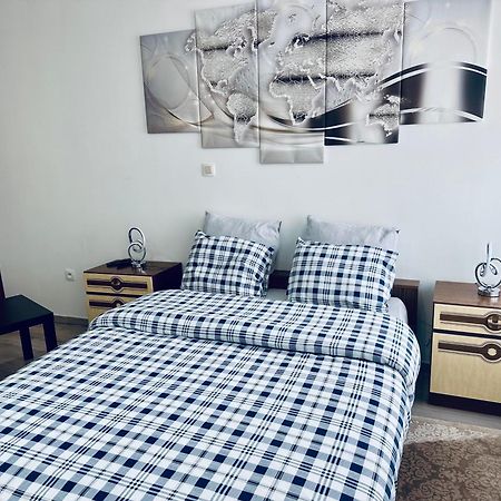 Chambre Et Sdd Privees Dans Une Maison Partagee Avec Des Residents Mons Exterior photo