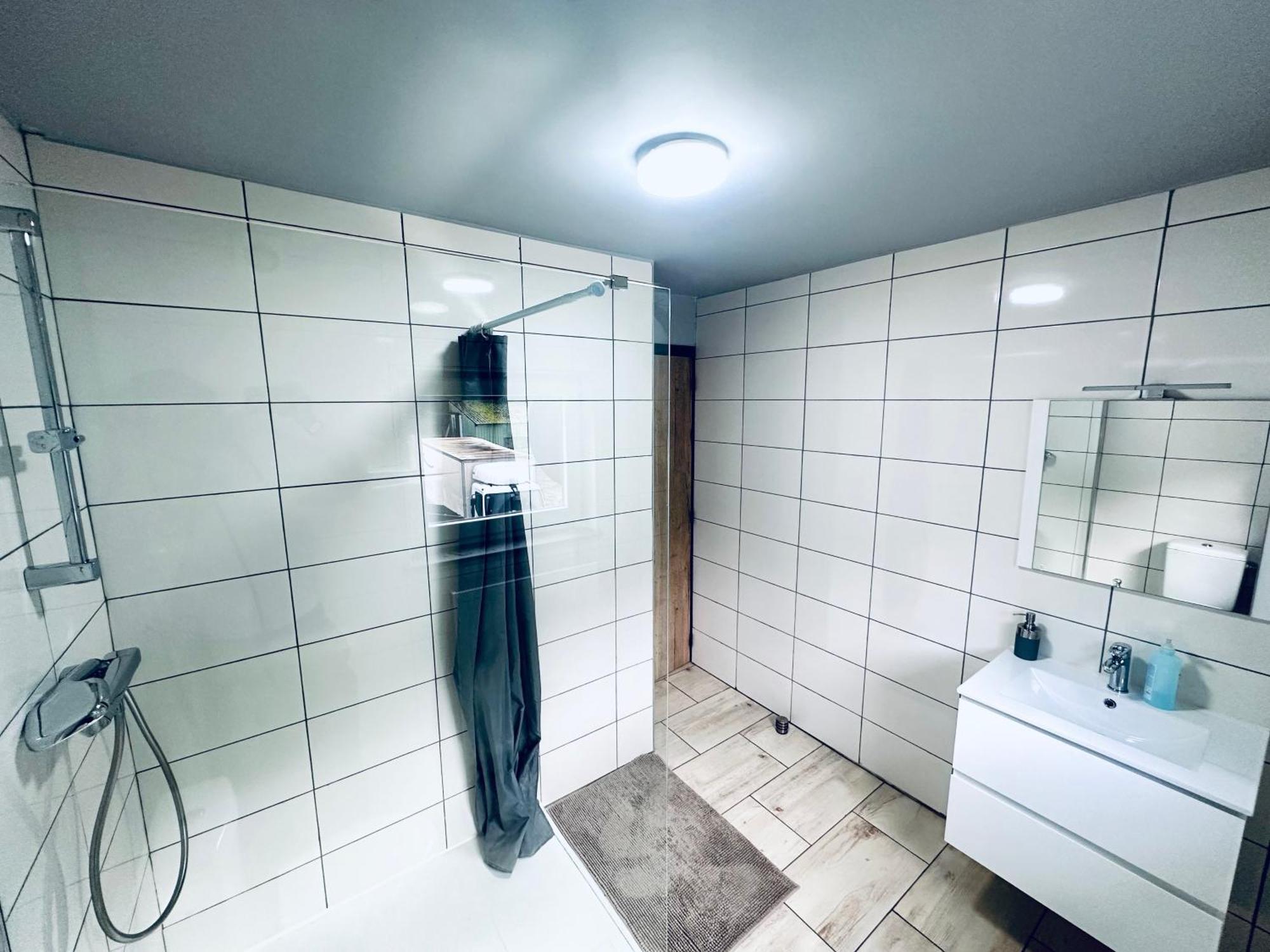 Chambre Et Sdd Privees Dans Une Maison Partagee Avec Des Residents Mons Exterior photo