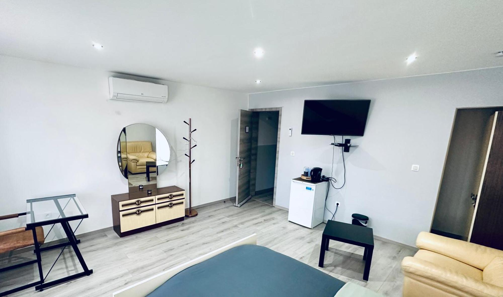 Chambre Et Sdd Privees Dans Une Maison Partagee Avec Des Residents Mons Exterior photo